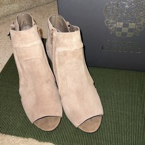 Vince Camuto Ennley 7.5W Moonstone Suede Cone Heel Open-toe Booties in box.